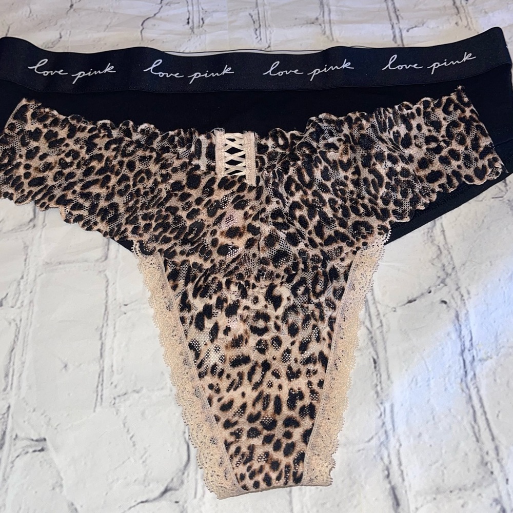 Victoria’s Secret: Panty Bundle